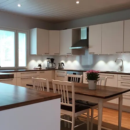 Villa Halla- In A Great Location, Spacious For Families 빌라 *